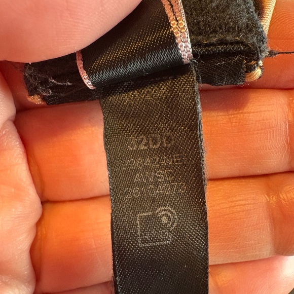 Victoria's Secret Leopard Print Bra with Black Straps GUC - Picture 11 of 16